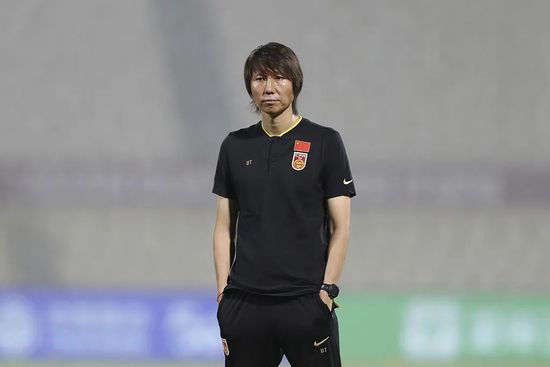 美女被吸乳打扑克