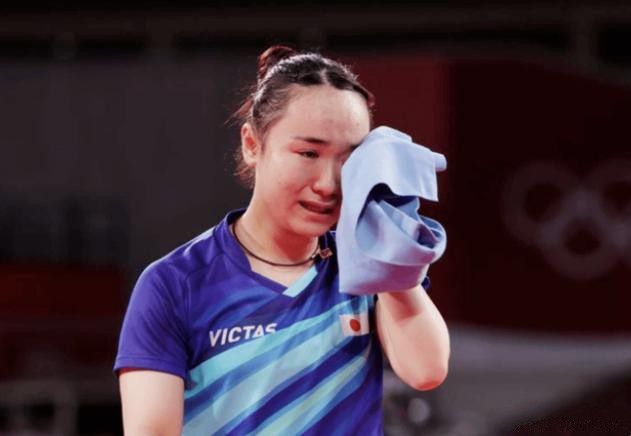 美女脱光全身
